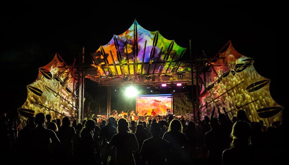 VJ performance with projections